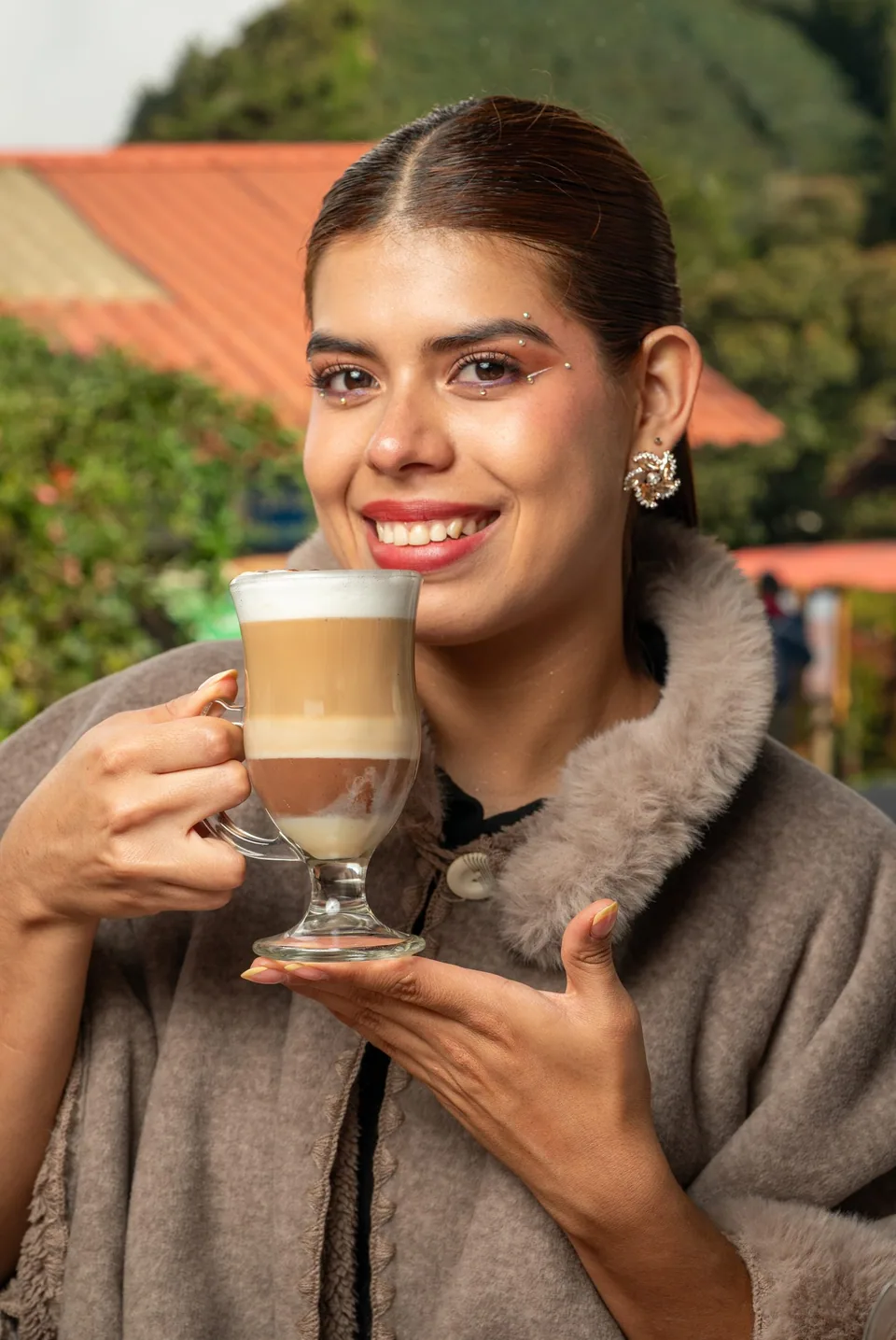 Visitante con una taza de café en Bambi