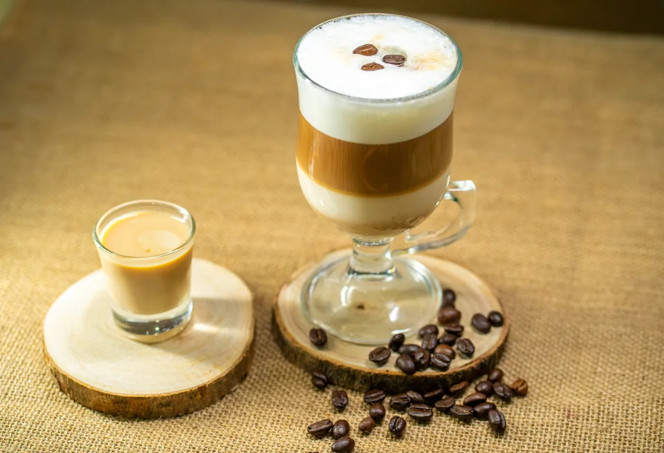Café y crema en la cafetería